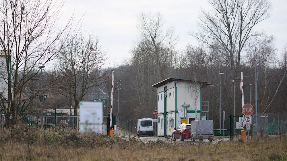 Die Leiche des Neugeborenen wurde im Februar auf dem Gelände eines Abfallunternehmens gefunden. (Archivbild) / Foto: Robert Michael/dpa