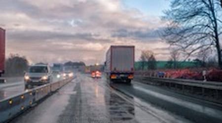 Stau droht zum Ferienbeginn auf den Autobahnen. Foto: ADAC