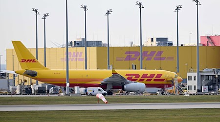 Die Gewerkschaft Verdi hat die Beschäftigten des DHL-Frachtdrehkreuzes in Leipzig zum dreitägigen Streik aufgerufen. (Archiv-Symbolfoto) / Foto: Hendrik Schmidt/dpa