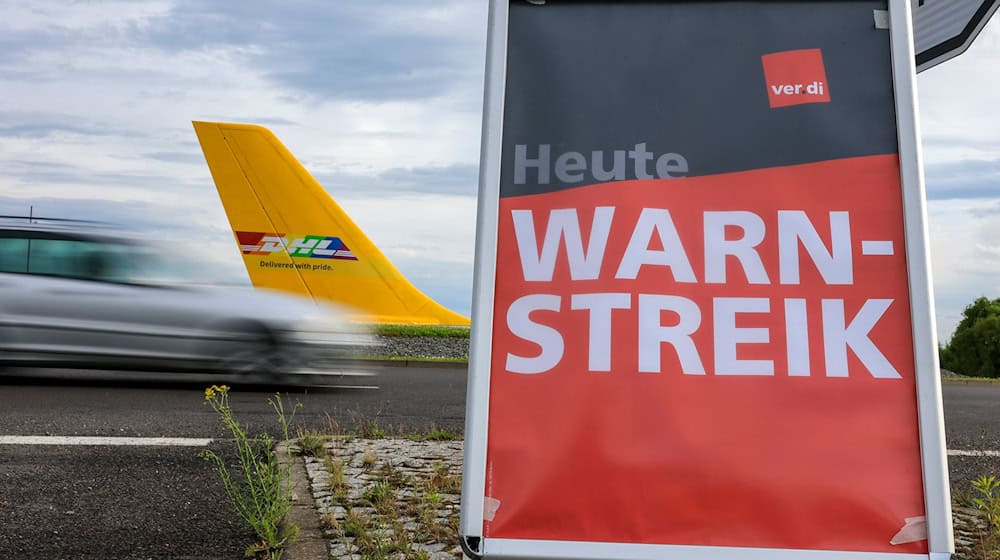 Die Tarifverhandlungen zwischen DHL und Verdi gehen in der kommenden Woche in die dritte Runde. / Foto: Jan Woitas/dpa