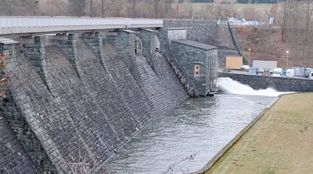 In der Talsperre wurden Wasserproben wurden entnommen. (Archivbild) / Foto: Sebastian Willnow/dpa-Zentralbild/ZB