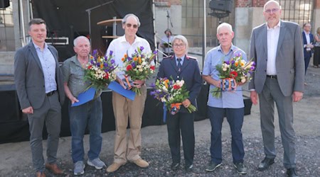 V.l.n.r.: Bürgermeister Markus Renner, Peter Hänke, Dietrich Frank, Manuela Baumgart, Jörg Adler, Oberbürgermeister Olaf Raschke  Foto: Stadt Meißen