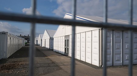 In Sachsen sind 2024 viel weniger Flüchtlinge aufgenommen worden als in den Jahren davor. (Symbolfoto) / Foto: Sebastian Willnow/dpa