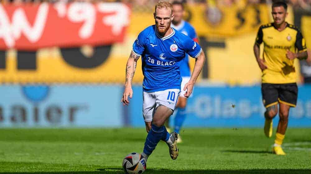  Nils Fröling erzielte im Test gegen Slavia Prag für seinen neuen Verein Dynamo Dresden ein Tor. / Foto: Robert Michael/dpa