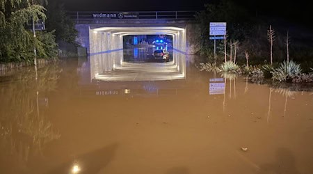 Vollgelaufene Unterführungen wie hier in der Moritzburger Straße in Coswig brachten viele Probleme. Foto: Feuerwehr Coswig 