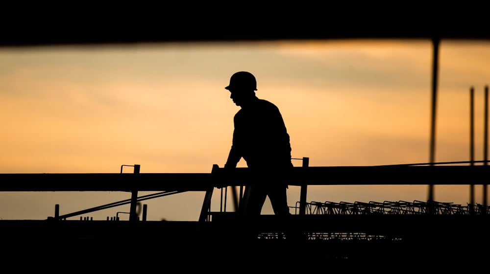 In Sachsen sind noch 8.000 Lehrstellen unbesetzt. In manchen Berufsbildern - etwa in der Baubranche - herrscht Bewerbermangel. (Symbolbild) / Foto: Julian Stratenschulte/dpa
