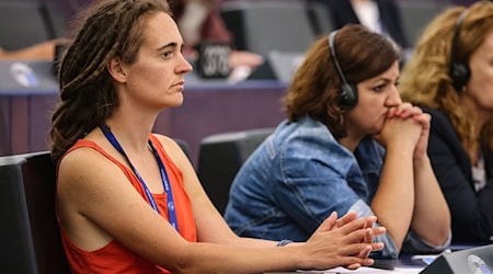 Carola Rackete zaćahny w juniju 2024 do Europskeho parlamenta (archiwny wobraz). / Foto: Philipp von Ditfurth/dpa