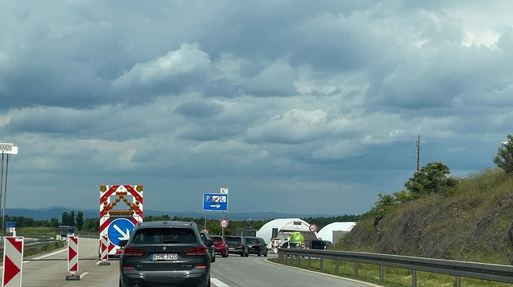 Auf der A4, zwischen Autobahnkreuz Chemnitz und dem Rastplatz Rabensteiner Wald, kommt es für zwei Jahre zu nächtlichen Fahrstreifenreduzierungen. Foto: Mallek