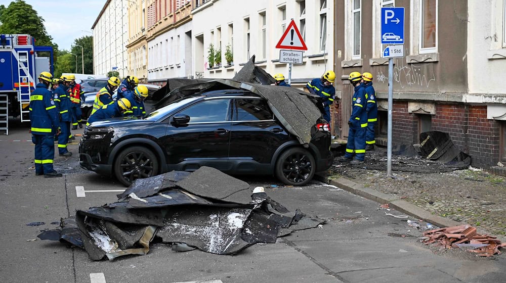 Die Arbeit der Einsatzkräfte wurde von einem Mann gestört, der daraufhin einen Platzverweis und eine Anzeige erhielt. / Foto: Erik-Holm Langhof/EHL Media/dpa