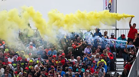 Wieder ein Besucherrekord: 256.441 Zuschauer strömten auf die Tribünen des Sachsenrings. / Foto: Robert Michael/dpa