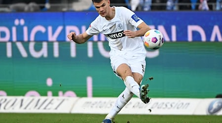 Künftig für Eintracht Braunschweig am Ball: Frederik Jäkel (im Trikot der SV Elversberg) / Foto: Uli Deck/dpa