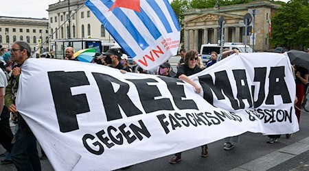 Eine Demonstration «Free Maja» linker Gruppen fordert die Rückholung von Maja T. aus Ungarn. / Foto: Jens Kalaene/dpa