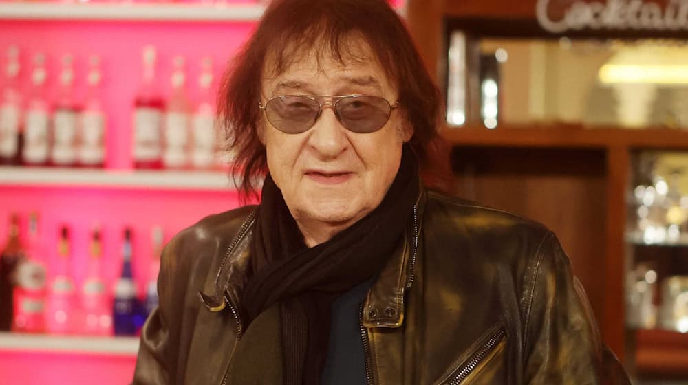 Mit 81 Jahren startet Dieter Birr ein ganz neues musikalisches Projekt. (Archivbild) / Foto: Bodo Schackow/dpa