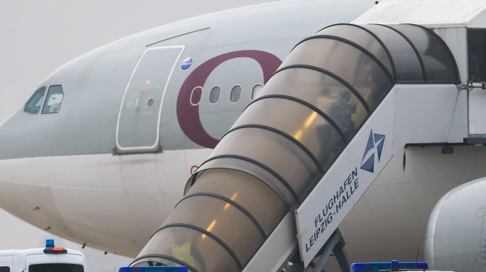 Mašina qatara Airwaysa steji na lětanišću Lipsk k dispoziciji. / Foto: Jan Woitas/dpa