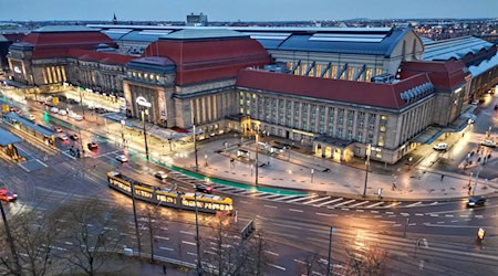 Am Leipziger Hauptbahnhof gibt es eine gemeinsame Einsatzgruppe von Bundes- und Landespolizei. (Archivbild) / Foto: Jan Woitas/dpa