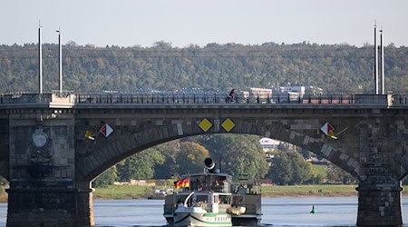 Die Weiße Flotte kann wieder häufiger fahren. (Archivbild) / Foto: Robert Michael/dpa