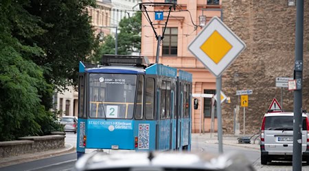 The ZVON transport association is increasing ticket prices for almost all tickets in August. (Archive image) / Photo: Soeren Stache/dpa