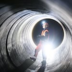Fast alle Haushalte Sachsens sind an die Abwassersysteme angeschlossen. (Symbolbild) / Foto: Andreas Arnold/dpa