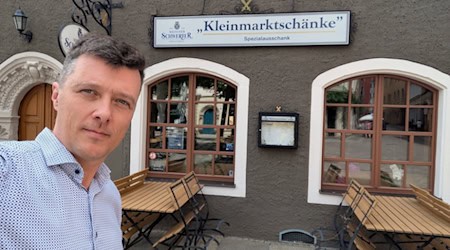 Markus Renner vor der Kleinmarktschänke. Foto: M. Renner