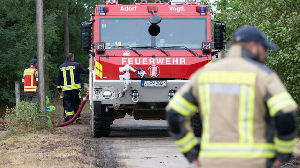 Die Lage im Waldbrandgebiet der Gohrischheide hat sich beruhigt.  / Foto: Sebastian Kahnert/dpa