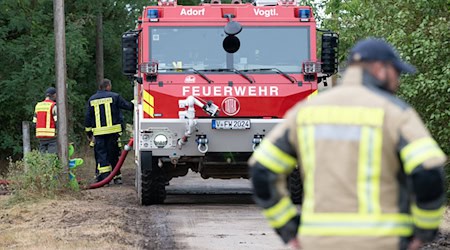 Die Lage im Waldbrandgebiet der Gohrischheide hat sich beruhigt.  / Foto: Sebastian Kahnert/dpa