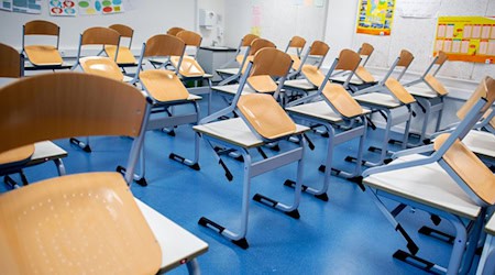 Sakske kultusowe ministerstwo prócuje so wo zdobywanje wučerjow pragmatiske rozrisanja. (Symbolbild) / Foto: Hauke-Christian Dittrich/dpa