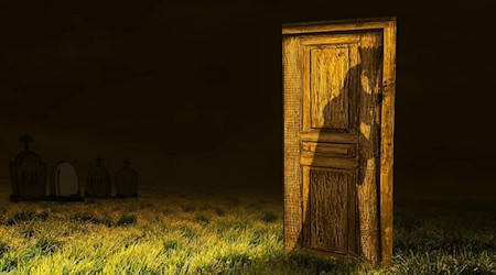 Symbolbild Tür / pixabay Mollyroselee