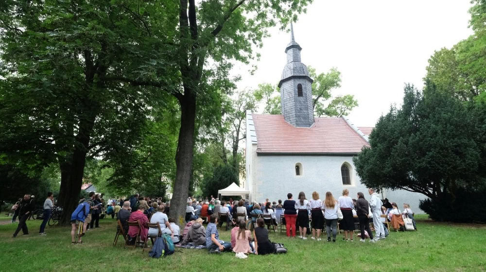 2024 stand bei "Auf die Spielplätze..." das Basteln mit Naturmaterialien im Mittelpunkt. Diesmal wird es bunt!, Foto: Claudia Hübschmann