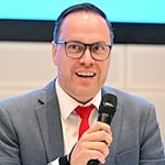 Sachsens Wirtschaftsminister Dirk Panter (SPD) sieht im Zollstreit mit der EU keine Gewinner (Archivbild).  / Foto: Elisa Schu/dpa