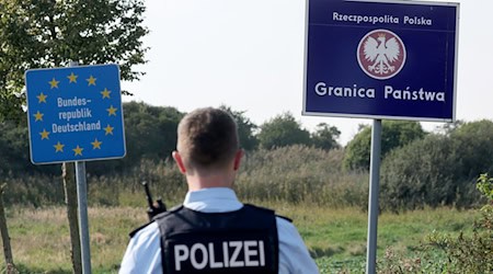 Jako napřećiwna naprawa k němskim kontrolam chce nětko tež pólske knježerstwo přepruwowanja zawjesć. (Archivbild) / Foto: Bernd Wüstneck/dpa