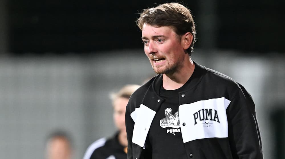 Šeftrenar Jonas Stephan ma ze zwjazkowymi liga-žonami wot RB Lipska intensiwny zazběh sezony před sobu. / Foto: Hendrik Schmidt/dpa