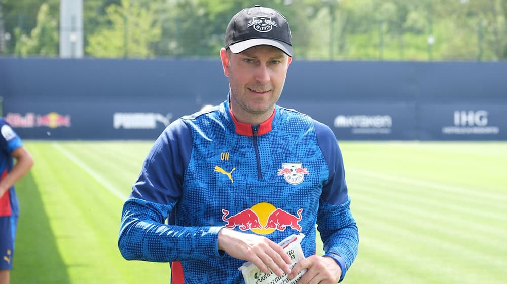 El nuevo entrenador del RB, Ole Werner, pudo celebrar cinco goles de su equipo en los primeros 45 minutos / Foto: Sebastian Willnow/dpa