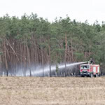 Ausreichend Regen hat die Löscharbeiten beim Waldbrand in der Gohrischheide auf die Zielgerade gebracht.  / Foto: Sebastian Kahnert/dpa