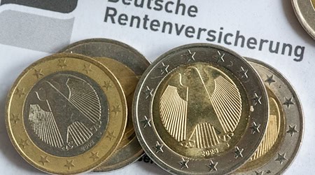 Bei der Rente liegen die Männer und Frauen in Sachsen unter dem Durchschnitt. (Symbolbild) / Foto: Fernando Gutierrez-Juarez/dpa