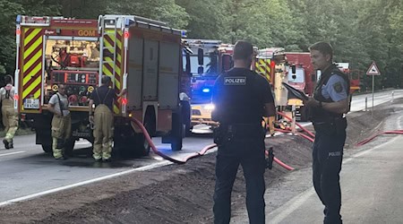 Am Abend waren 110 Einsatzkräfte der Feuerwehr vor Ort, um den Brand zu löschen.  / Foto: Xcitepress/xcitepress/dpa
