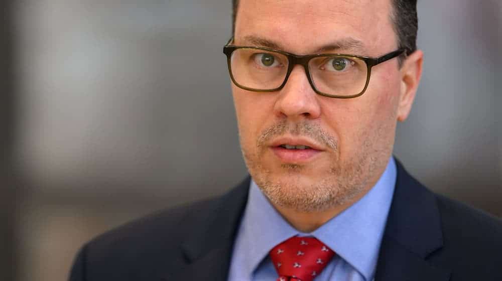 Saxony's Economics Minister Dirk Panter is concerned about the planned Polish border controls (archive photo). / Photo: Robert Michael/dpa