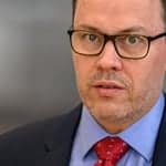Sachsens Wirtschaftsminister Dirk Panter ist wegen der geplanten polnischen Grenzkontrollen besorgt (Archivbild). / Foto: Robert Michael/dpa