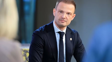 Durinski šef statneje kenclije Stefan Gruhner (CDU) Zwjazk namołwja, wuchodoněmske zwjazkowe kraje při płaćenjach za přidatne a wosebite renty z NDRskeho časa wolóžić. (Archivbild) / Foto: Jan Woitas/dpa