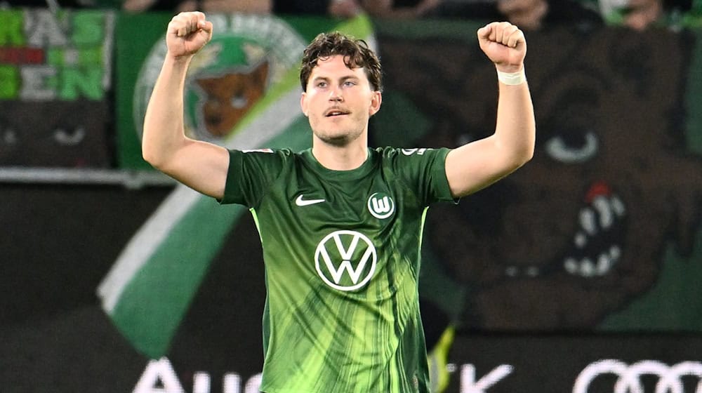  Jonas Wind, del Wolfsburgo, marcó contra el Dynamo Dresden en el torneo de preparación de Zwickau / Foto: Swen Pförtner/dpa