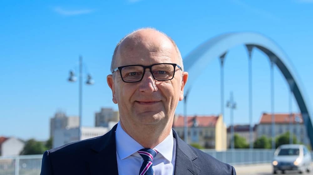 Brandenburg's Minister President Dietmar Woidke (SPD) is in favor of closer coordination between Germany and Poland regarding border controls. (Archive photo) / Photo: Soeren Stache/dpa-Zentralbild/dpa