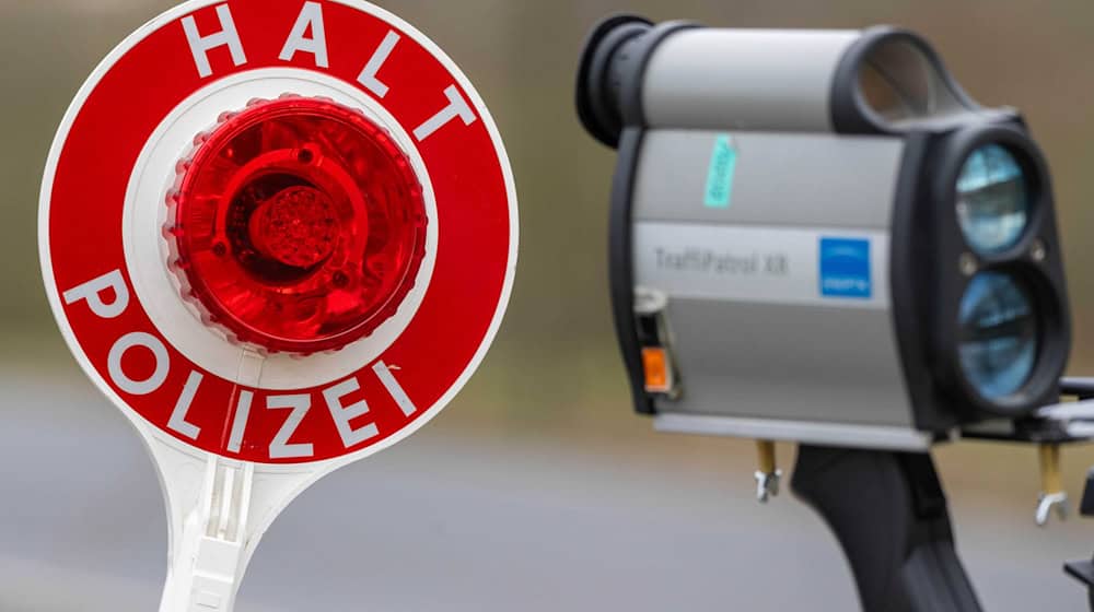 A traffic stop in Leipzig slows down an 18-year-old. (Symbolic image) / Photo: Stefan Sauer/dpa