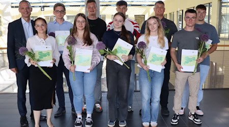 Die Neuen mit Landrat. Foto: Landratsamt Meißen