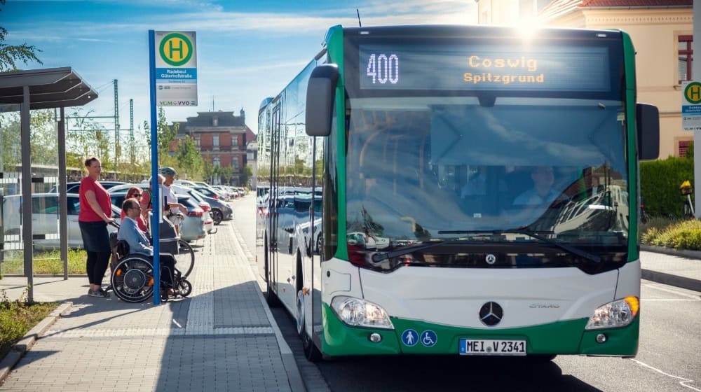 Ein Bus der Meißner VGM in Radebeul. Immer mehr Bussteige werden barrierefrei. Foto: VVO