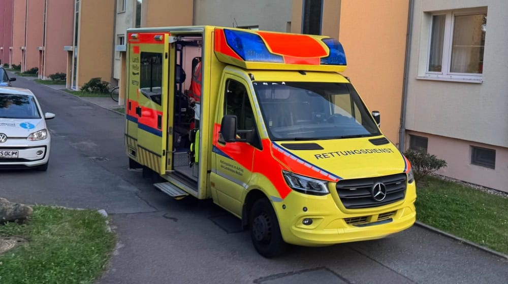 Der Rettungswagen im Nünchritzer Karl-Liebknecht-Ring. Foto: Feuerwehr Nünchritz