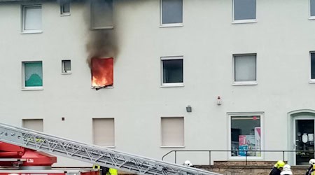 Brand in der Schulstraße über er Apotheke. Foto: Feuerwehr Gröditz