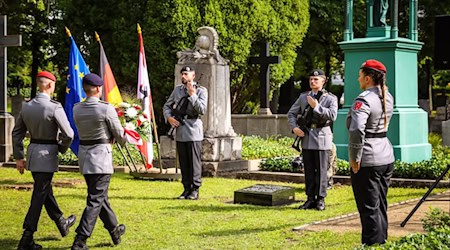 Kranzniederlegung der Dresdner Offizierschule auf dem Berliner Invalidenfriedhof. Foto: Bundeswehr