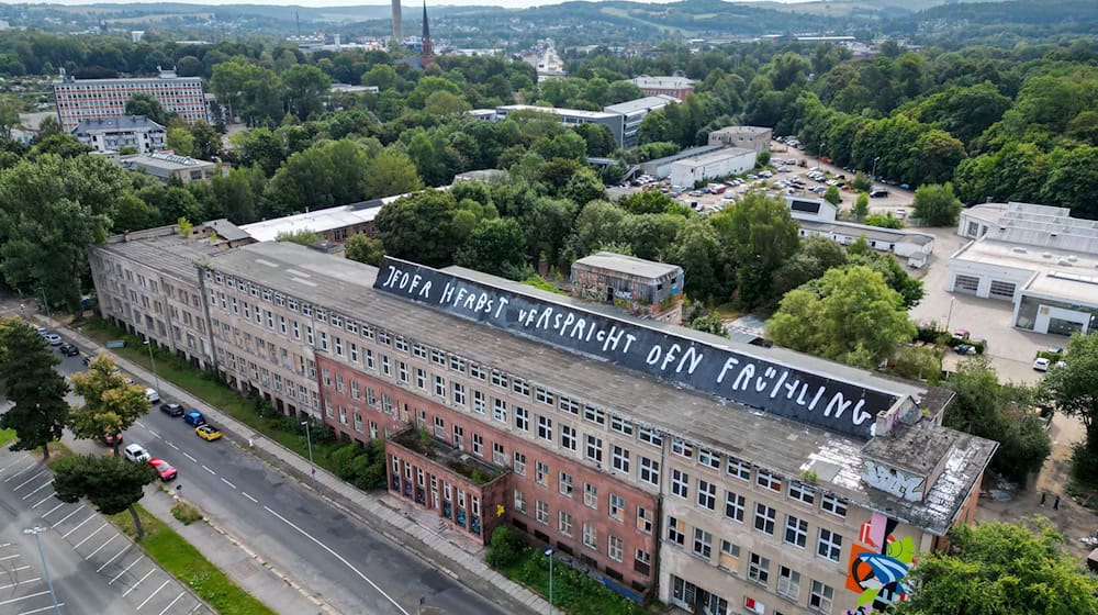 A former hospital in Chemnitz is the venue for this year's Ibug street art festival. The site opens to visitors on Friday.   / Photo: Hendrik Schmidt/dpa