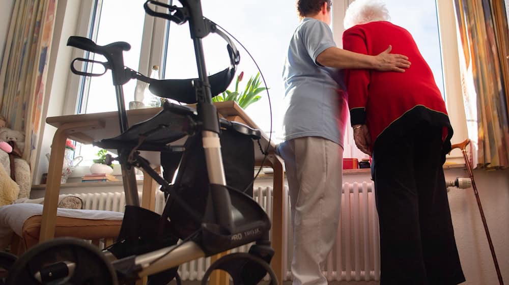 Diakonie Sachsen advierte de un déficit de financiación si se limita de forma generalizada la aportación personal para los residentes en residencias de ancianos. (Imagen simbólica) / Foto: Tom Weller/dpa