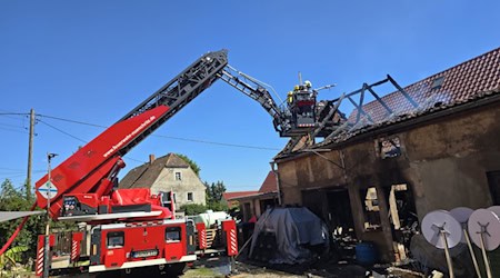 Das als Werkstatt genutzte Haus eines Dreiseitenhofes brannte vollständig ab. Foto: Feuerwehr Nünchritz