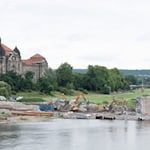 Bei den Abrissarbeiten an der Dresdner Carolabrücke ist erneut eine Bombe aus dem Zweiten Weltkrieg gefunden worden. (Archivbild) / Foto: Sebastian Kahnert/dpa